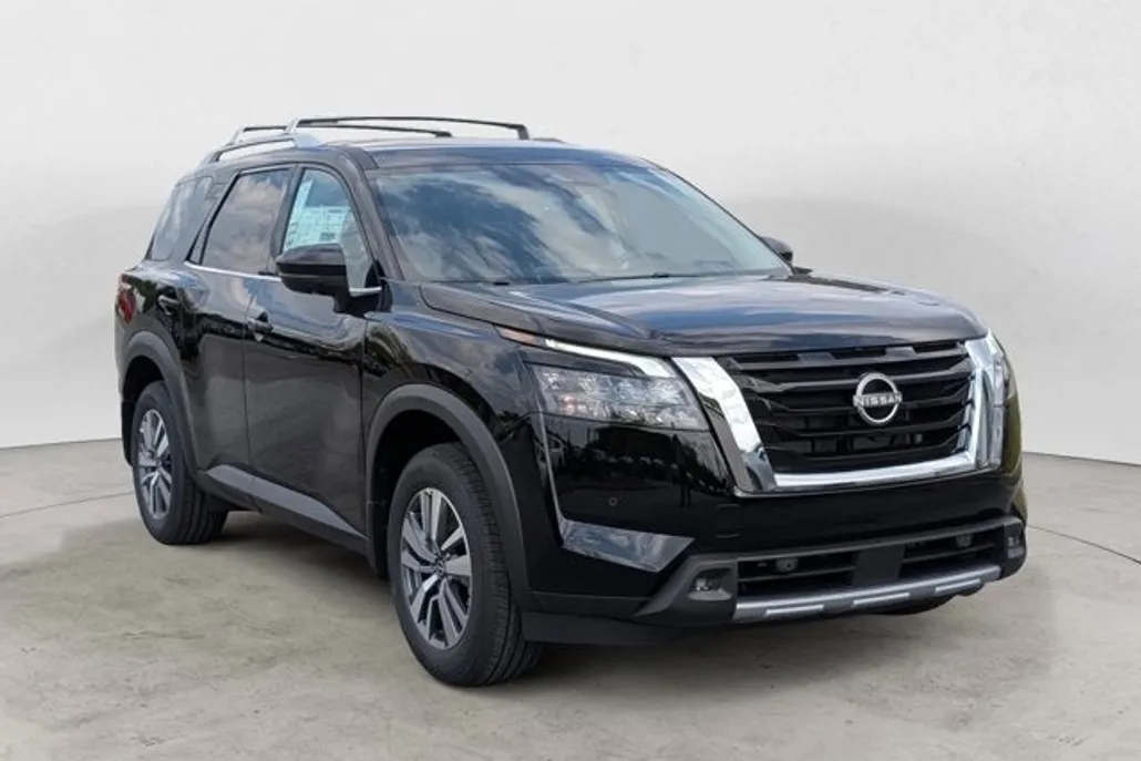 2025 Nissan Pathfinder SL photo 1