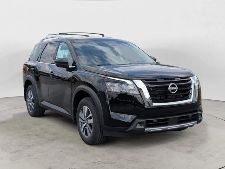2025 Nissan Pathfinder SL photo 1