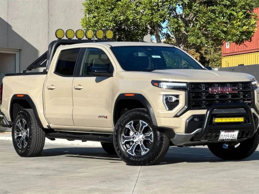 2024 Gmc Canyon AT4 photo 1