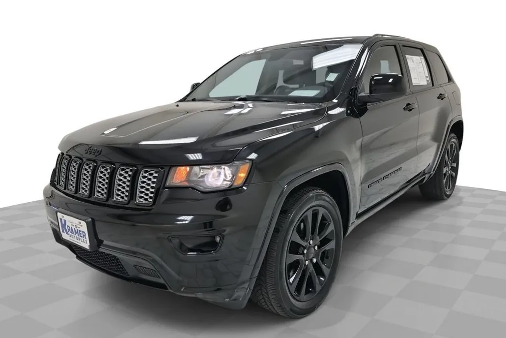 2018 Jeep Grand Cherokee Altitude photo 1