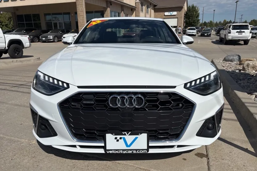 2022 Audi A4 45 S line Premium Plus photo 1