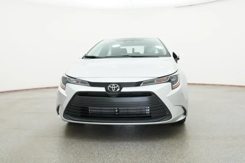 2025 Toyota Corolla LE photo 1