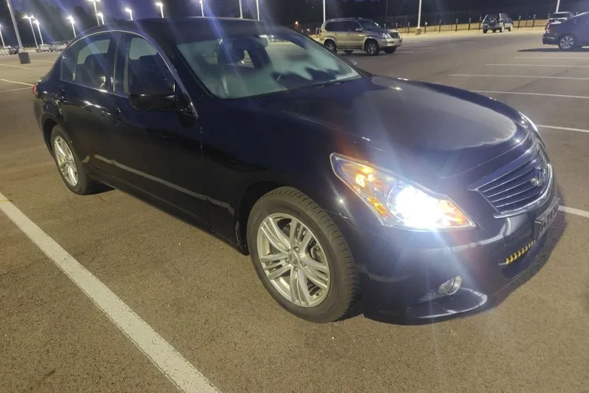 2013 Infiniti G37 photo 1