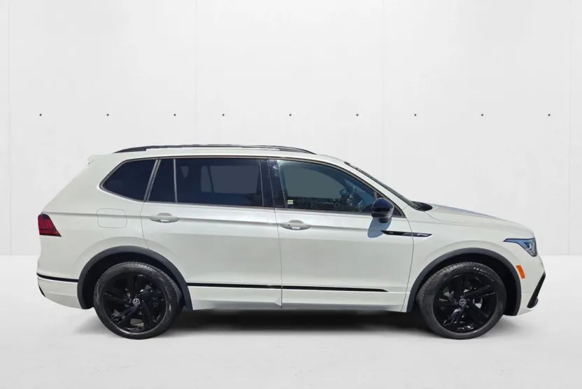2024 Volkswagen Tiguan SE R-Line Black photo 1