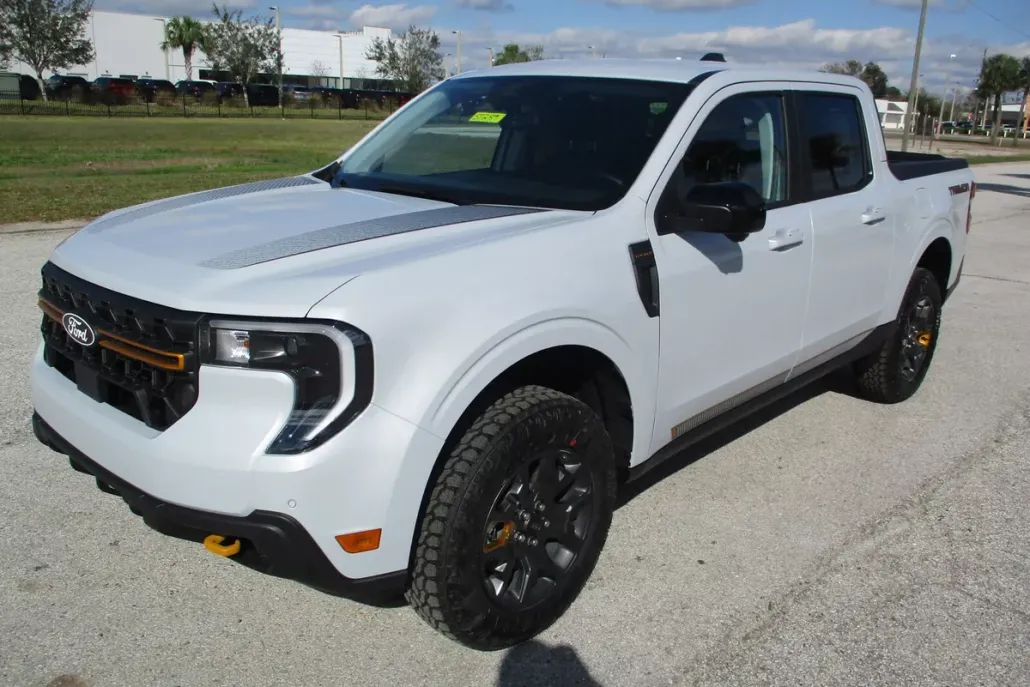 2025 Ford Maverick Tremor photo 1