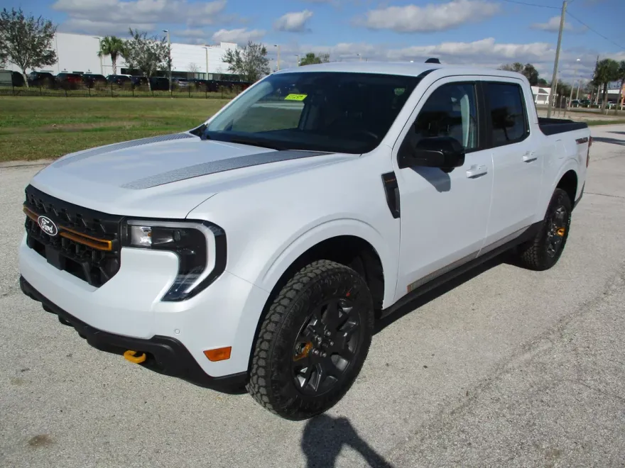 2025 Ford Maverick Tremor photo 1