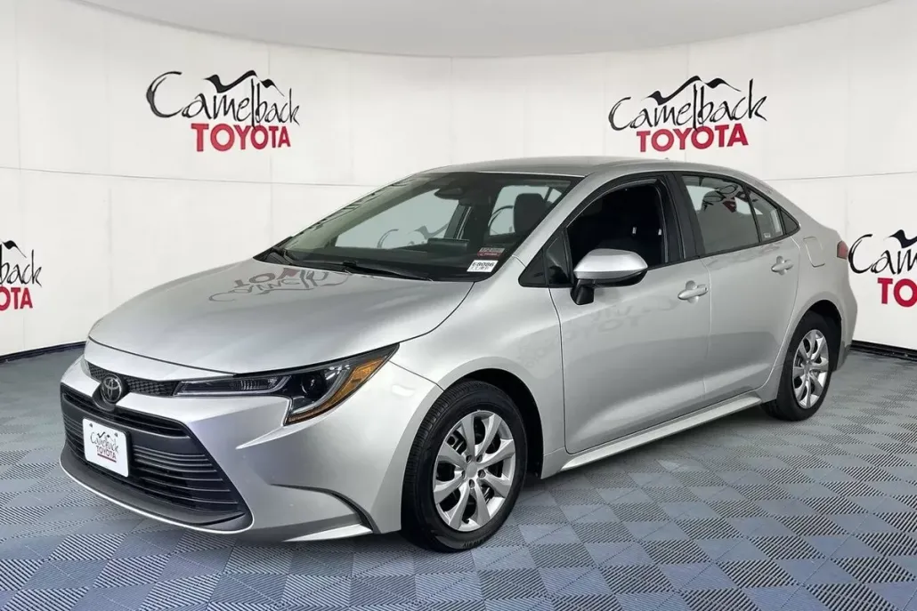 2024 Toyota Corolla LE photo 1