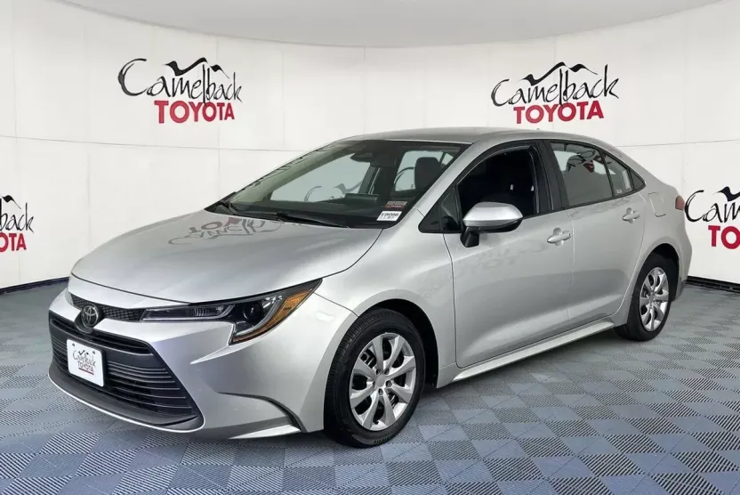 2024 Toyota Corolla LE photo 1