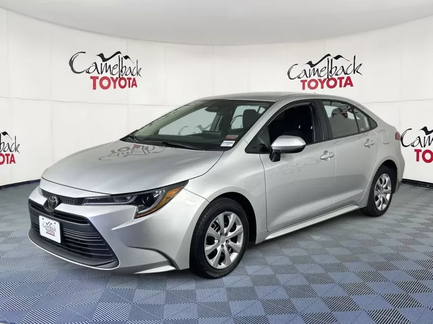 2024 Toyota Corolla LE photo 1