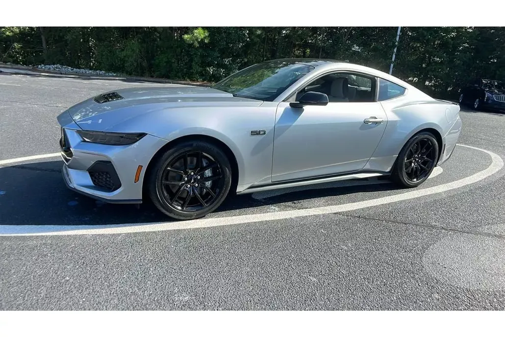 2025 Ford Mustang GT photo 1