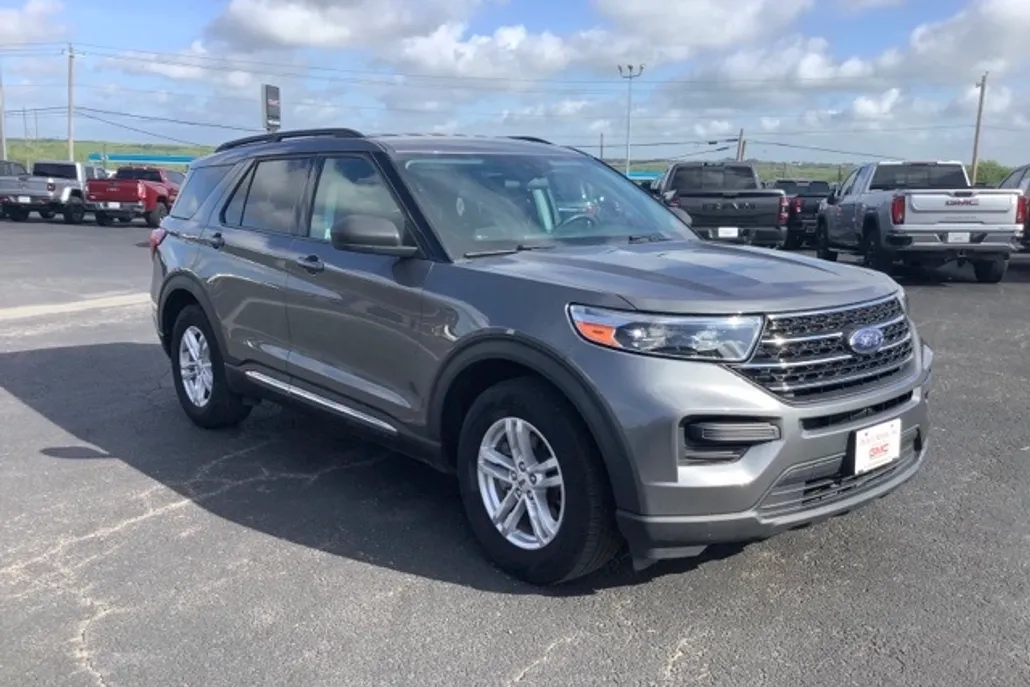 2021 Ford Explorer XLT photo 1