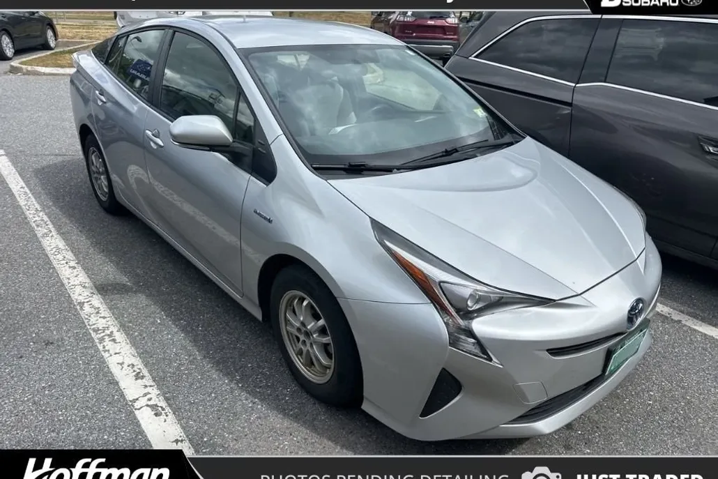 2016 Toyota Prius Two photo 1