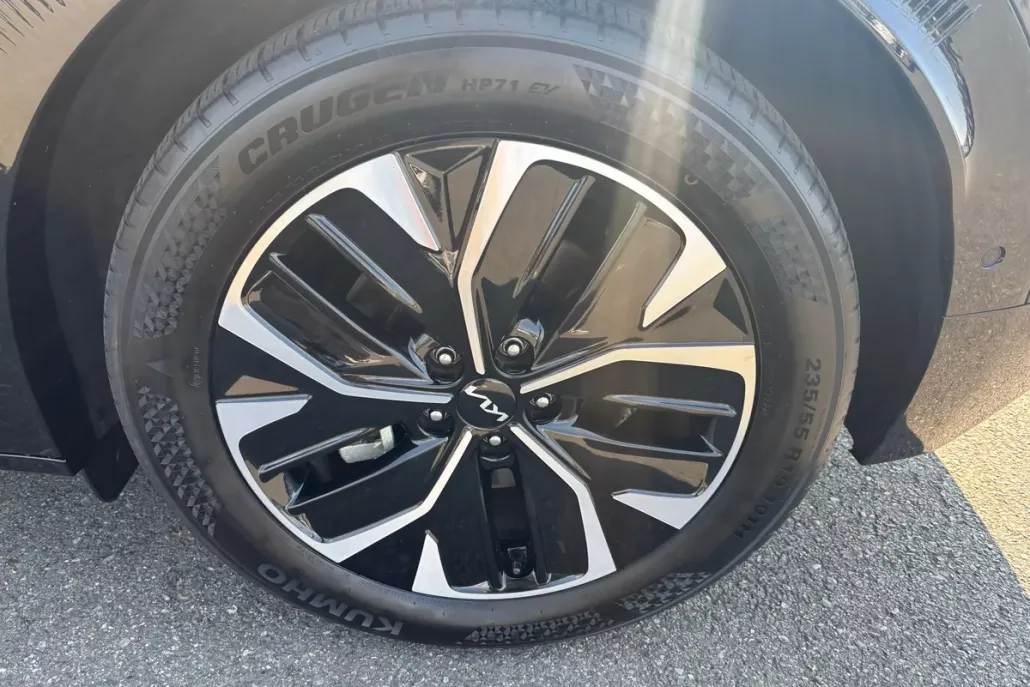 2022 Kia EV6 Wind photo 1