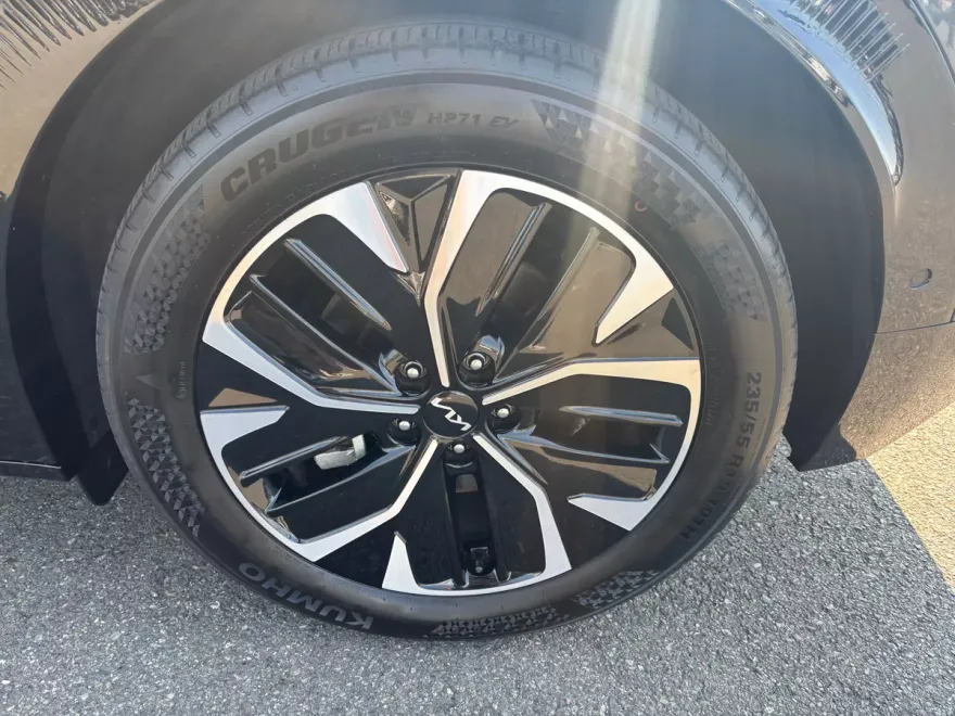 2022 Kia EV6 Wind photo 1