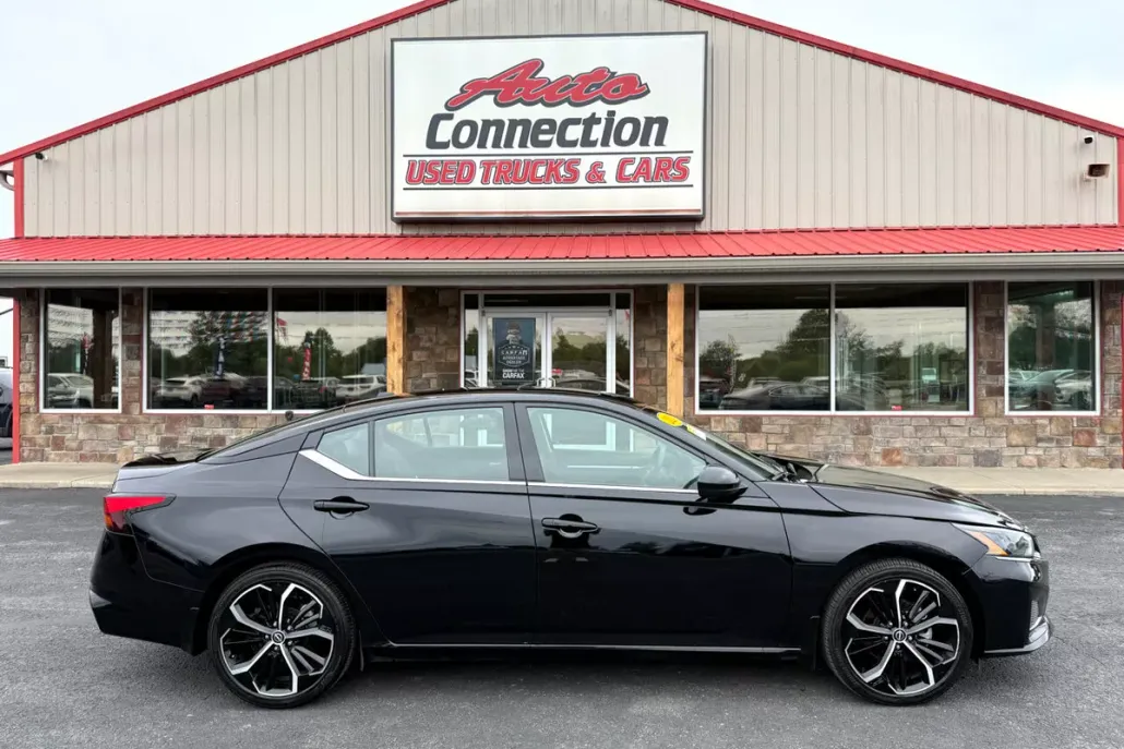2024 Nissan Altima 2.5 SR photo 1