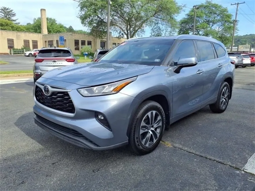 2020 Toyota Highlander XLE photo 1