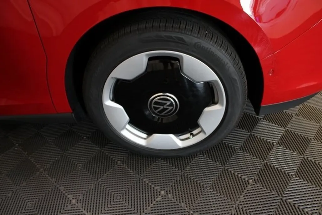 2025 Volkswagen ID. Buzz Pro Plus photo 1