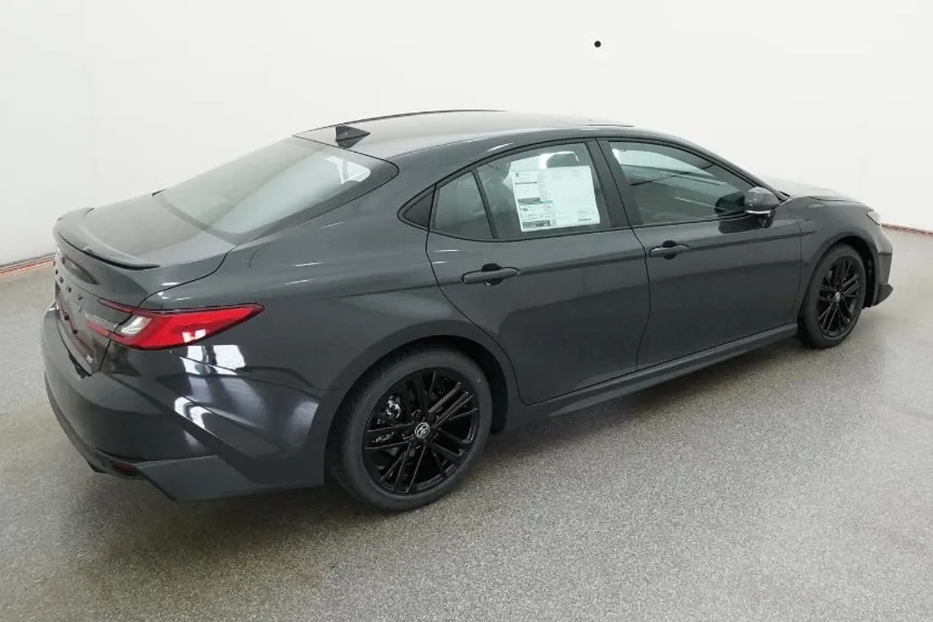 2026 Toyota Camry SE photo 1