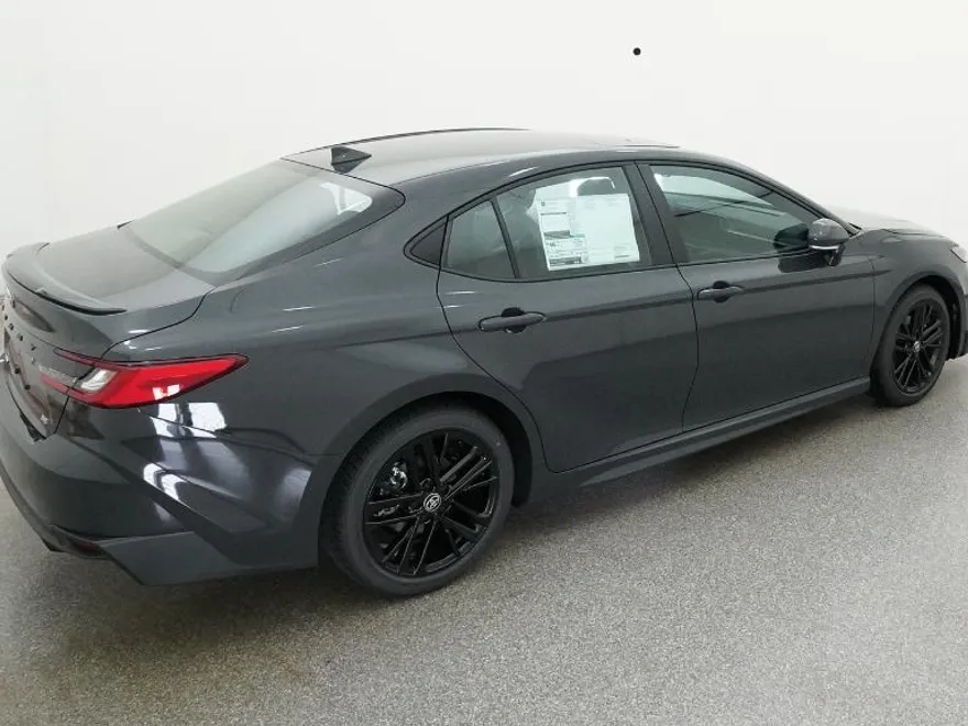 2026 Toyota Camry SE photo 1