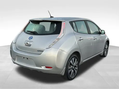 2015 Nissan Leaf SL photo 4