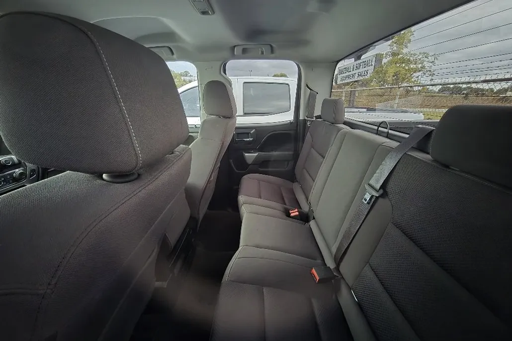 2017 Chevrolet Silverado 1500 LT photo 1