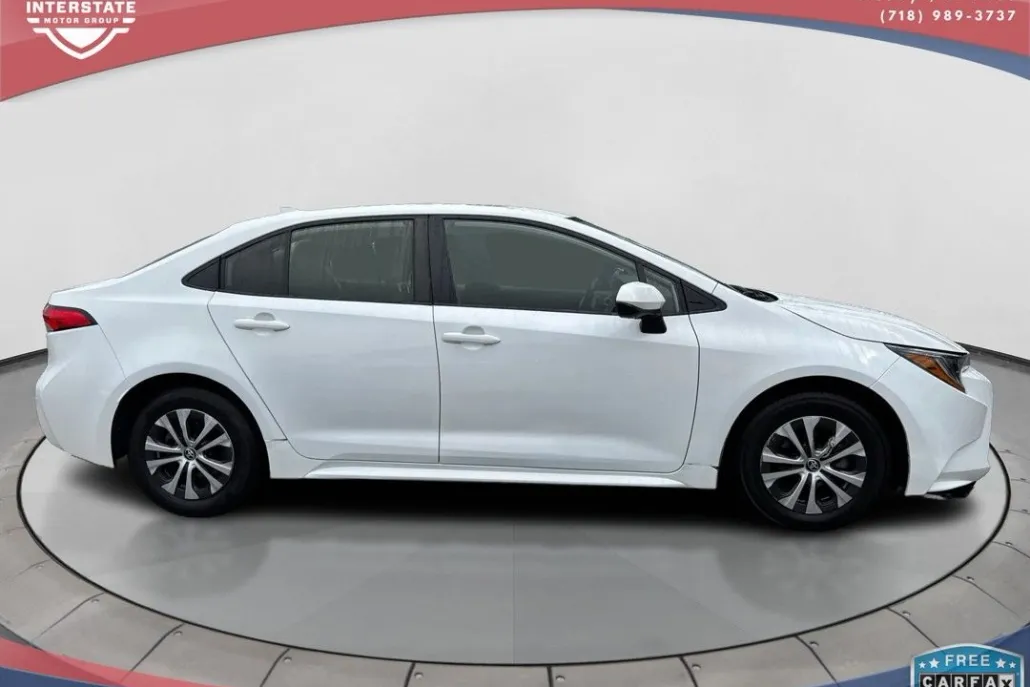 2022 Toyota Corolla Hybrid LE photo 1