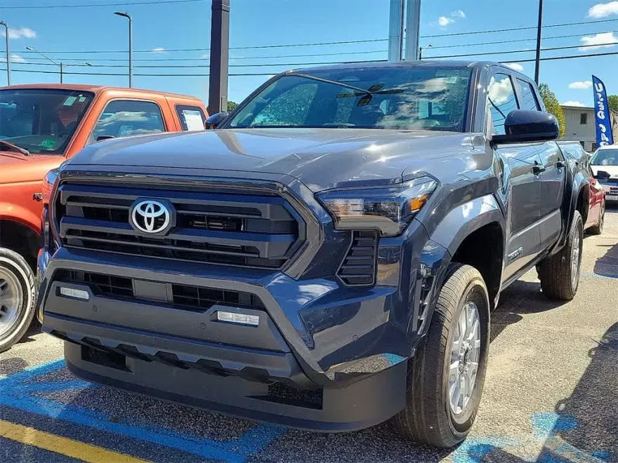 2024 Toyota Tacoma SR5 4x4 photo 1