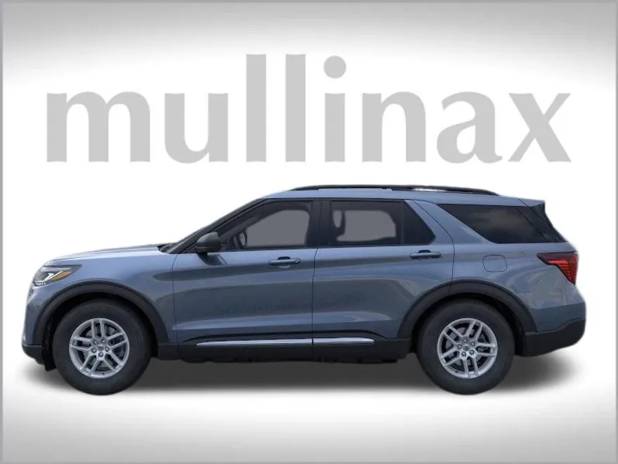 2025 Ford Explorer photo 1