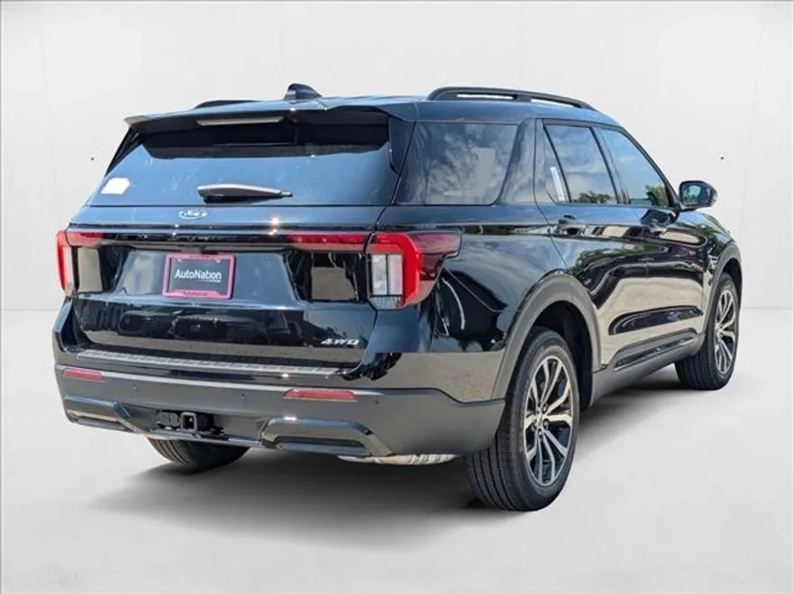 2025 Ford Explorer ST-Line photo 1