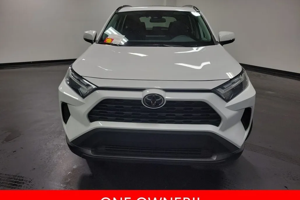 2023 Toyota RAV4 XLE photo 1