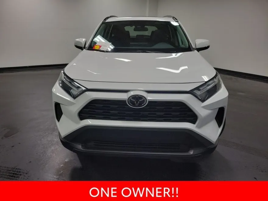 2023 Toyota RAV4 XLE photo 1