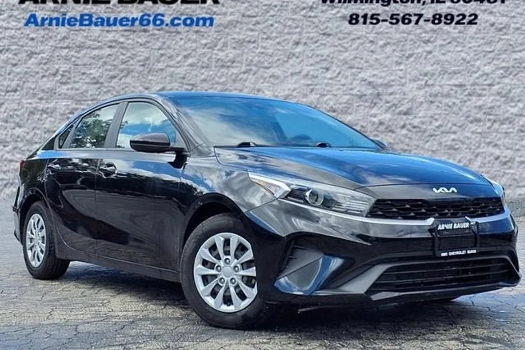 2022 Kia Forte FE photo 1