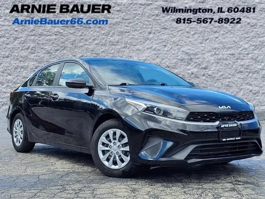 2022 Kia Forte FE photo 1