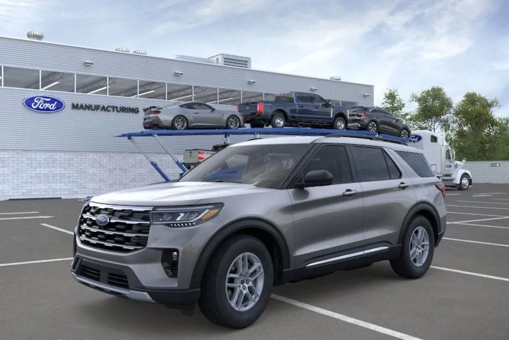 2025 Ford Explorer photo 1
