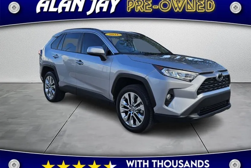 2021 Toyota RAV4 XLE Premium photo 1