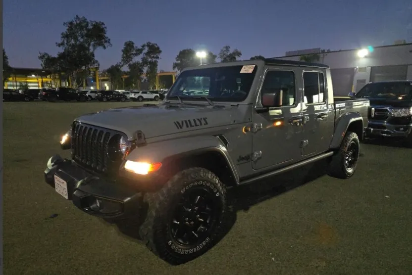 2023 Jeep Gladiator Sport photo 1
