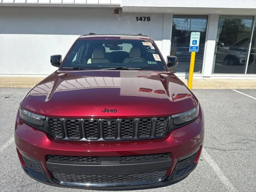 2024 Jeep Grand Cherokee Limited photo 1