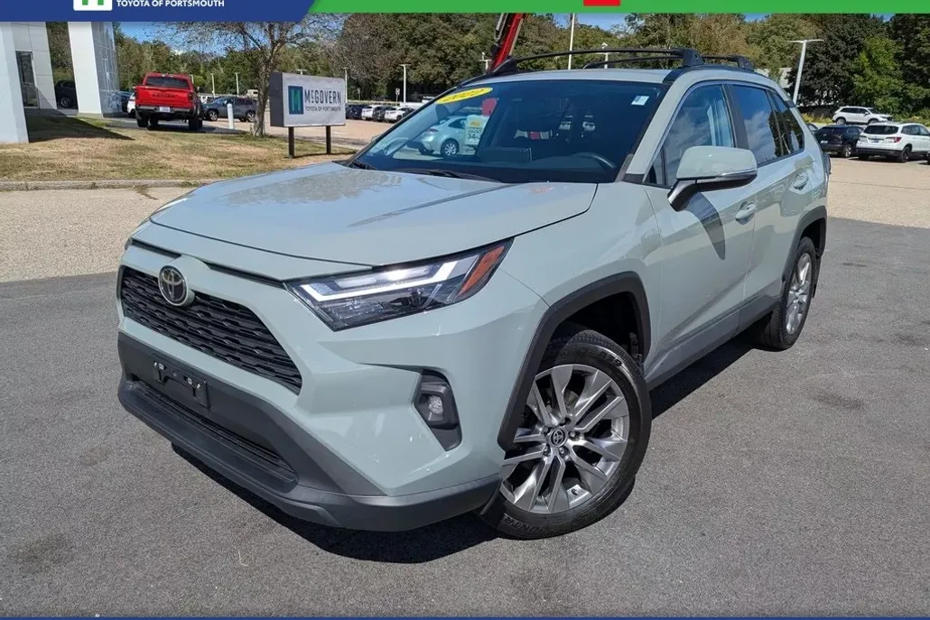 2022 Toyota RAV4 XLE Premium photo 1