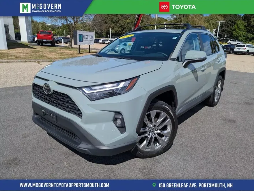 2022 Toyota RAV4 XLE Premium photo 1