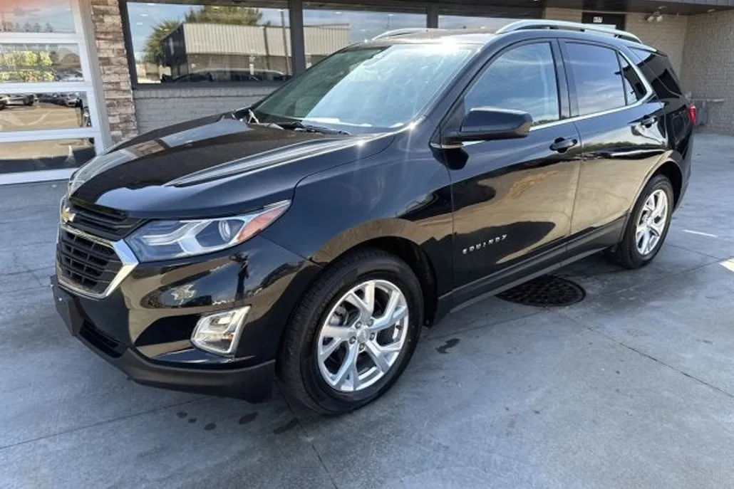 2020 Chevrolet Equinox LT photo 1