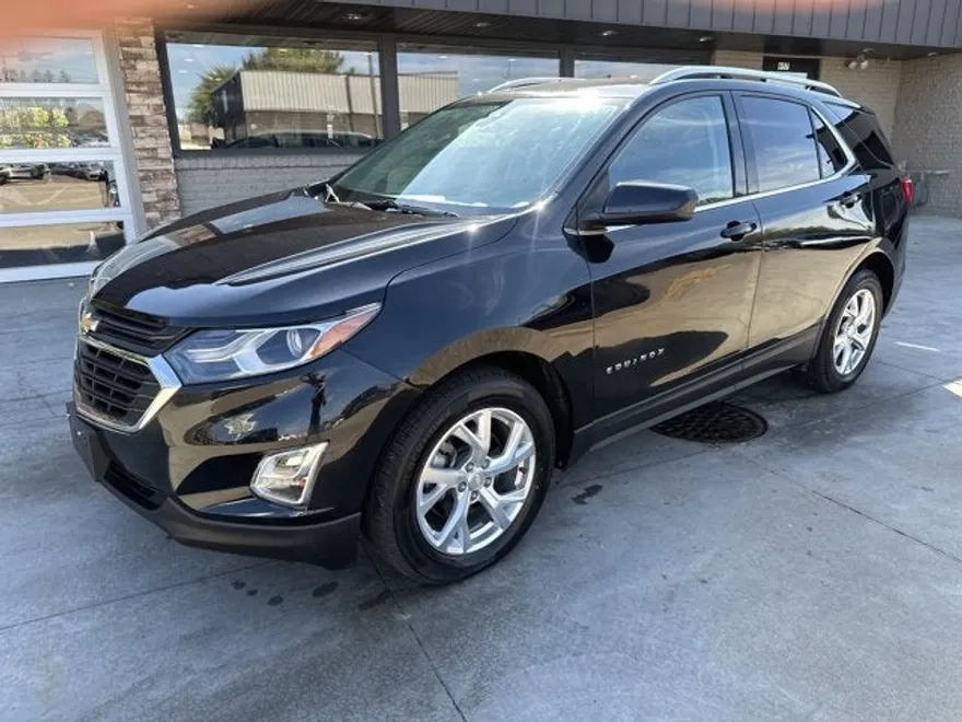 2020 Chevrolet Equinox LT photo 1