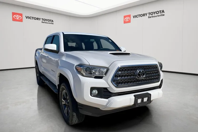 2017 Toyota Tacoma TRD Sport 4x4 Double Cab photo 1