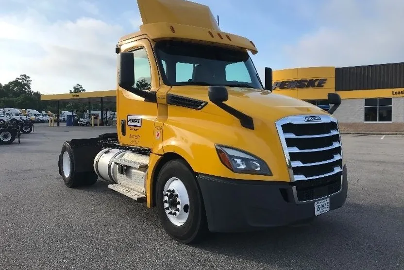 2020 Freightliner Cascadia 126" Day cab photo 1
