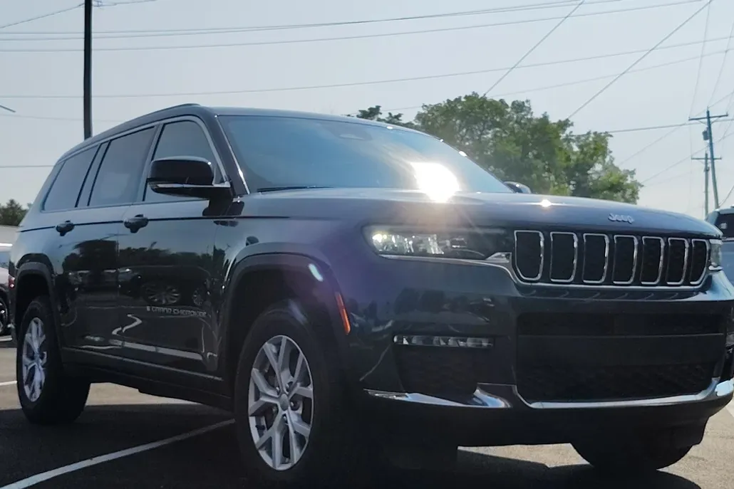 2022 Jeep Grand Cherokee Limited photo 1