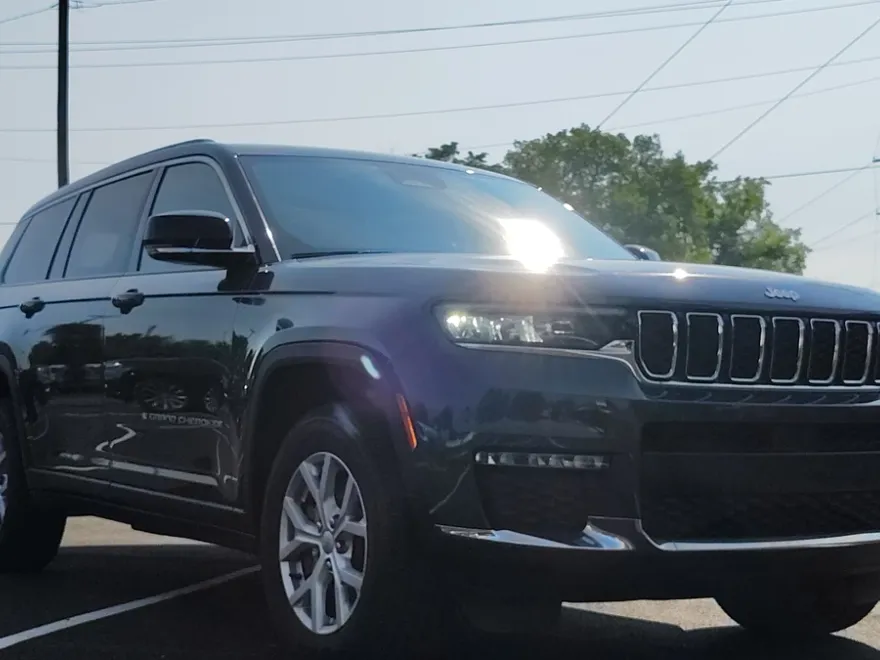 2022 Jeep Grand Cherokee Limited photo 1
