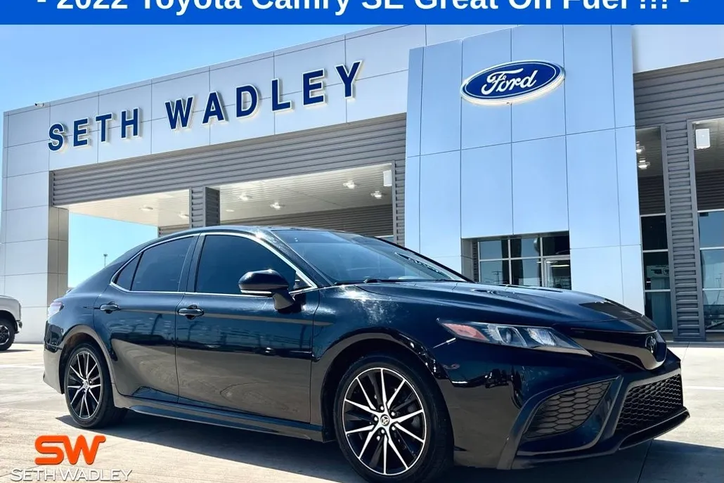 2022 Toyota Camry SE photo 1
