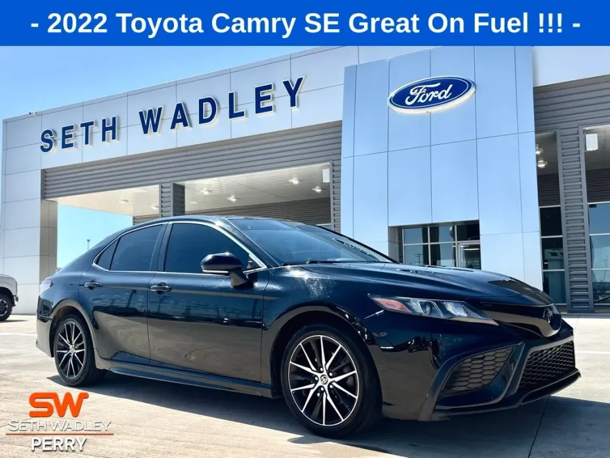 2022 Toyota Camry SE photo 1