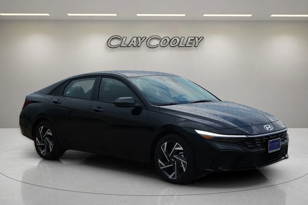2025 Hyundai Elantra SEL Sport photo 1