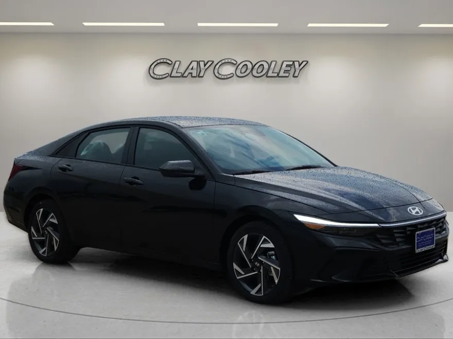 2025 Hyundai Elantra SEL Sport photo 1