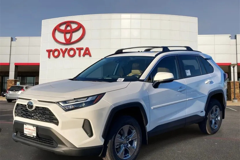 2025 Toyota RAV4 Hybrid XLE photo 1